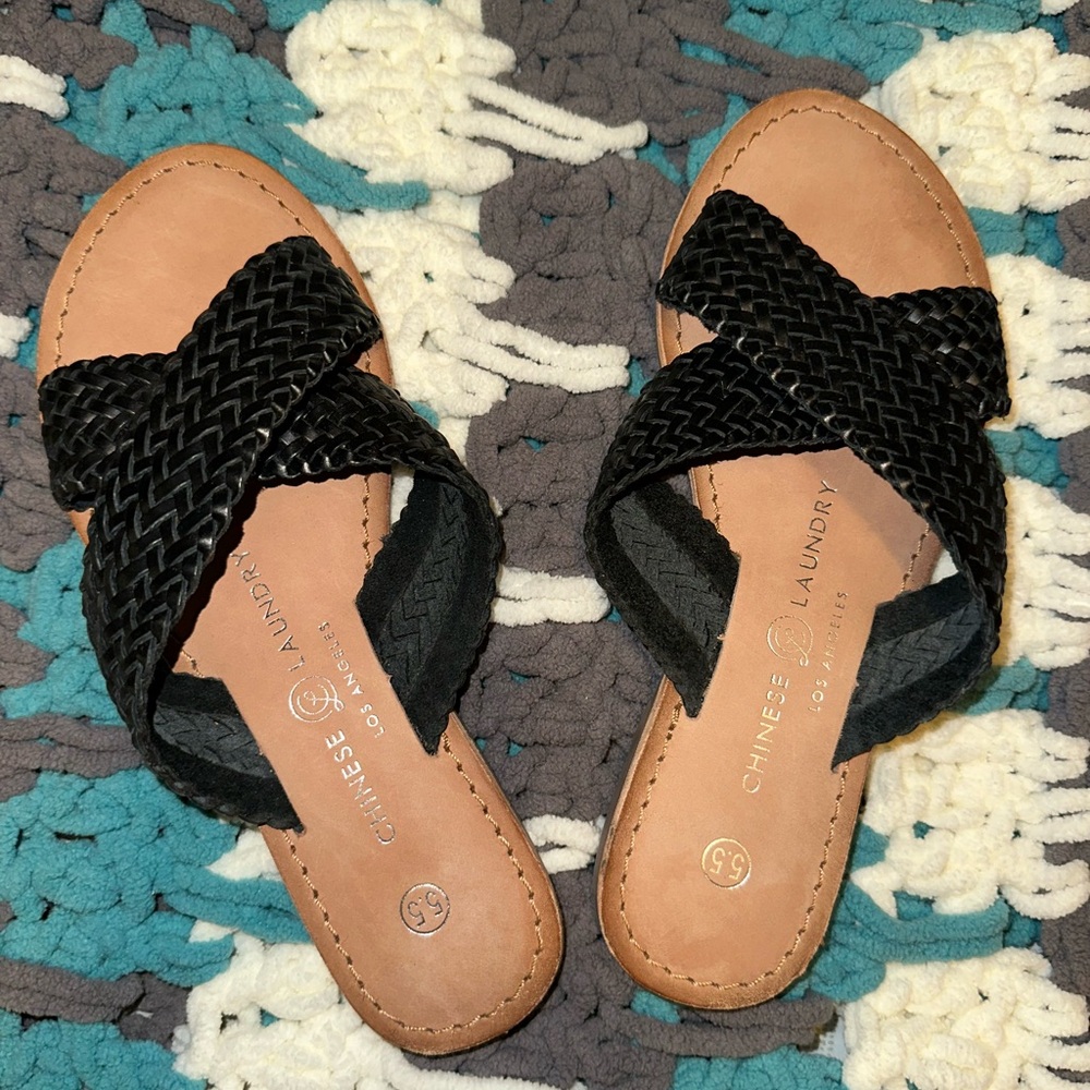 Chinese Laundry Black Sandals Minimalist Design
